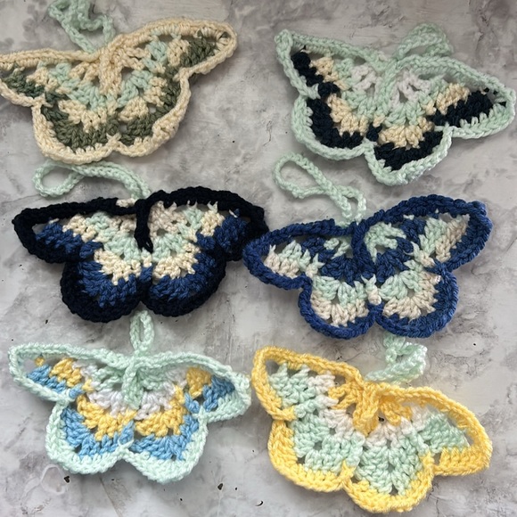 2 Colorful Crochet Butterfly Random colors - Picture 9 of 11